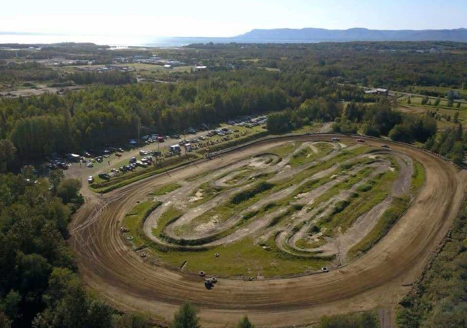 Courses de tracteurs à gazon modifiés